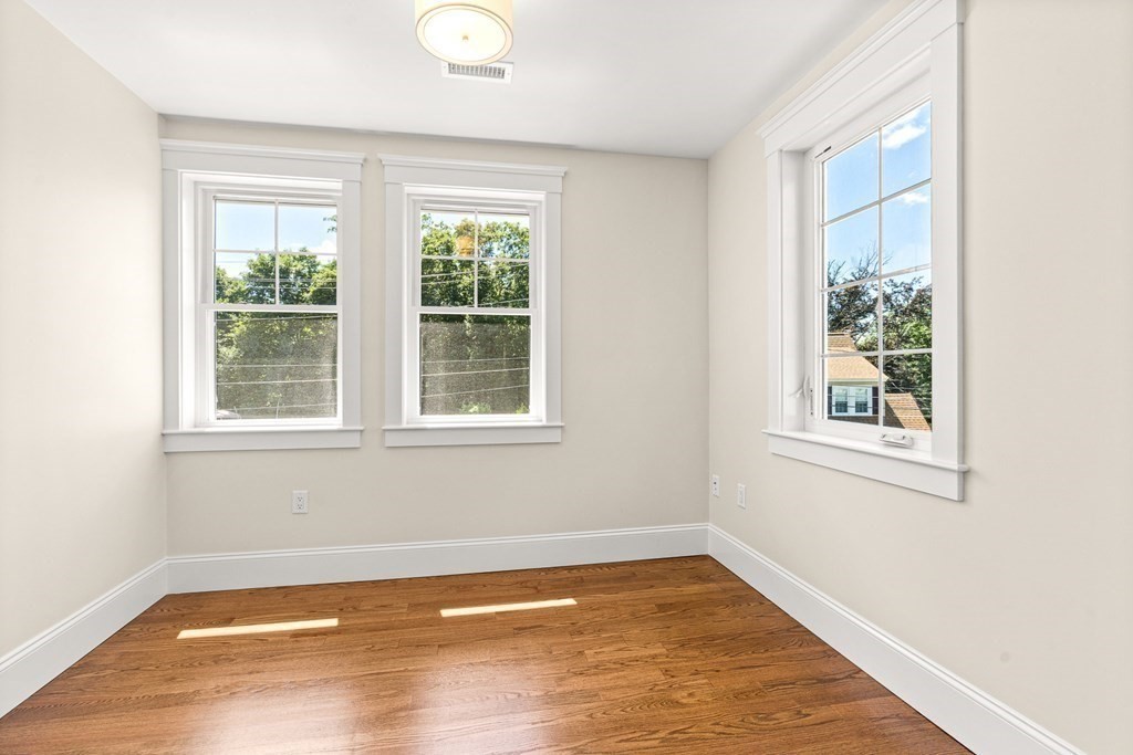 2 Knollwood Ave