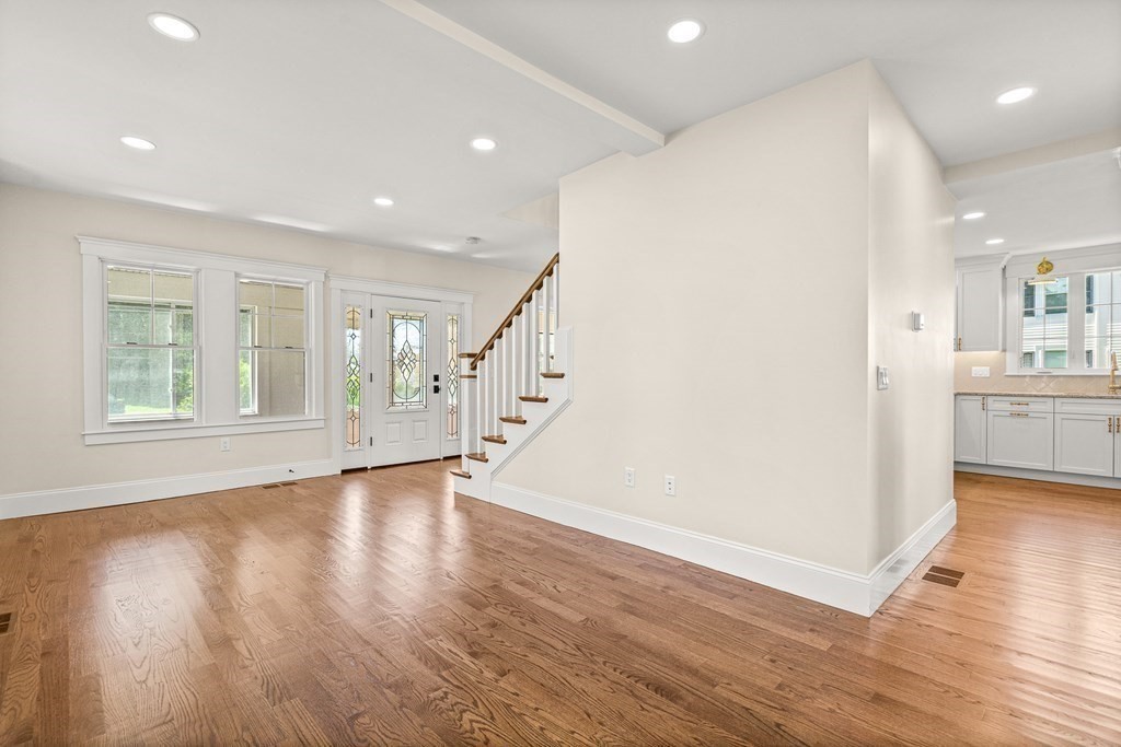 2 Knollwood Ave