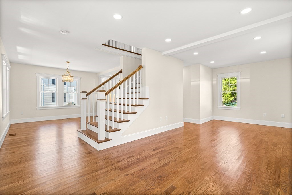 2 Knollwood Ave