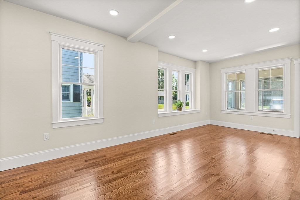 2 Knollwood Ave