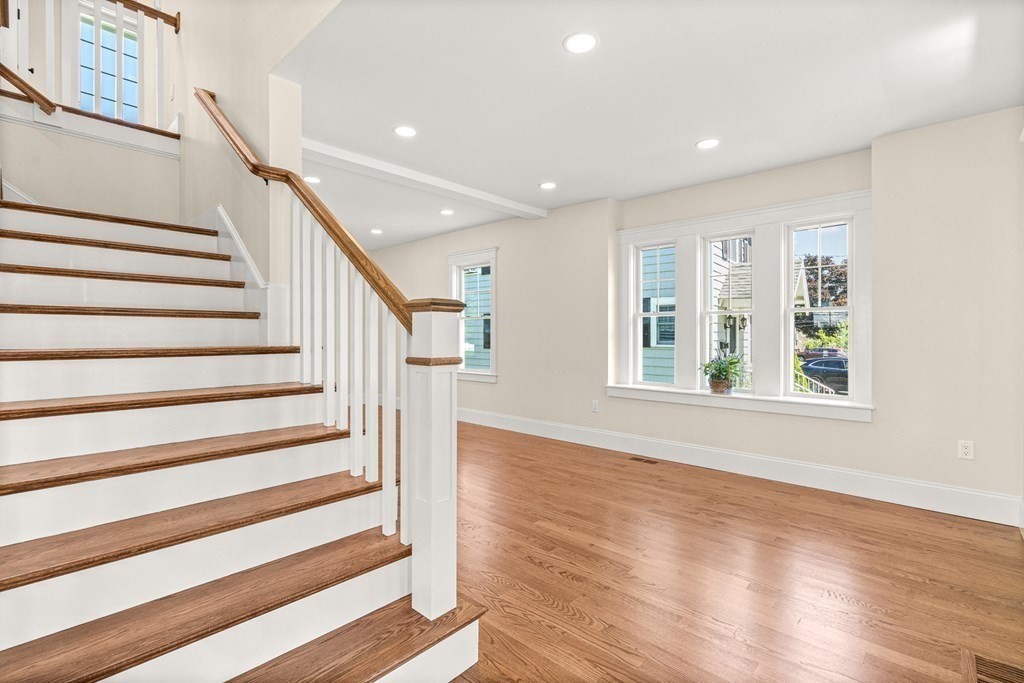 2 Knollwood Ave