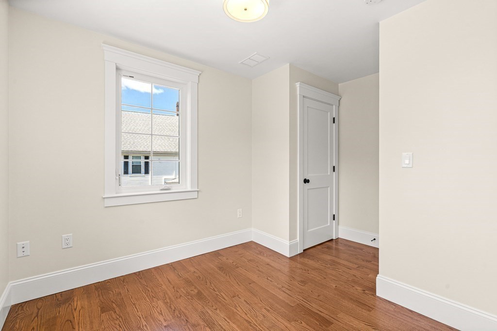 2 Knollwood Ave