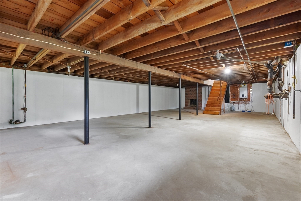 7 Crescent Street