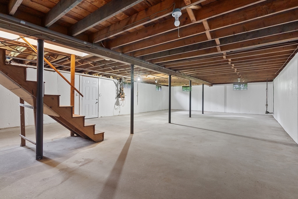 7 Crescent Street