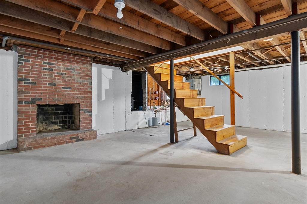 7 Crescent Street