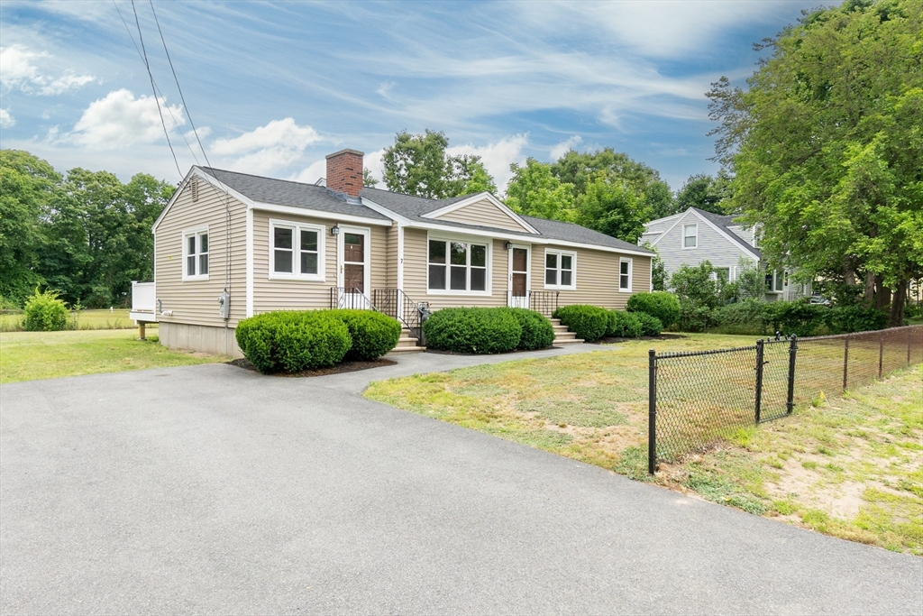 7 Crescent Street