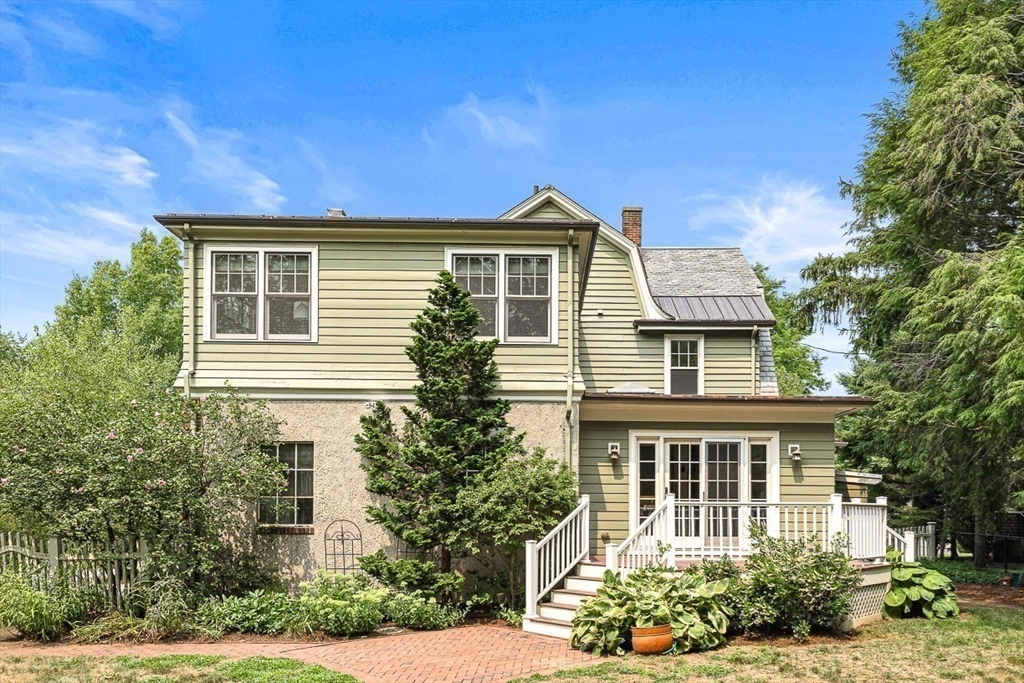 24 Calumet Rd