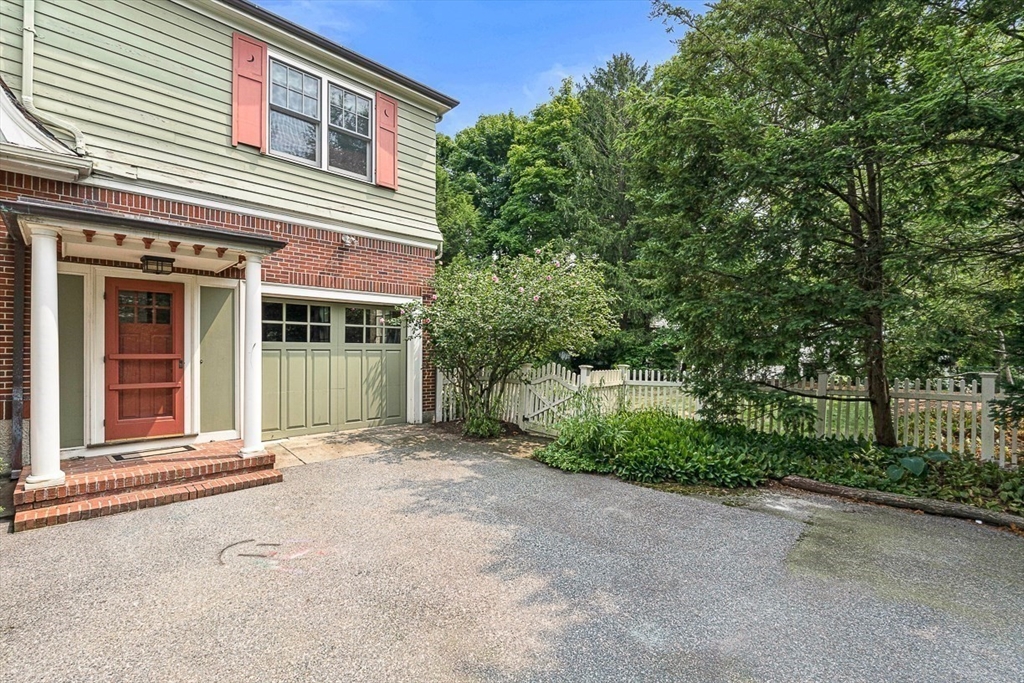 24 Calumet Rd