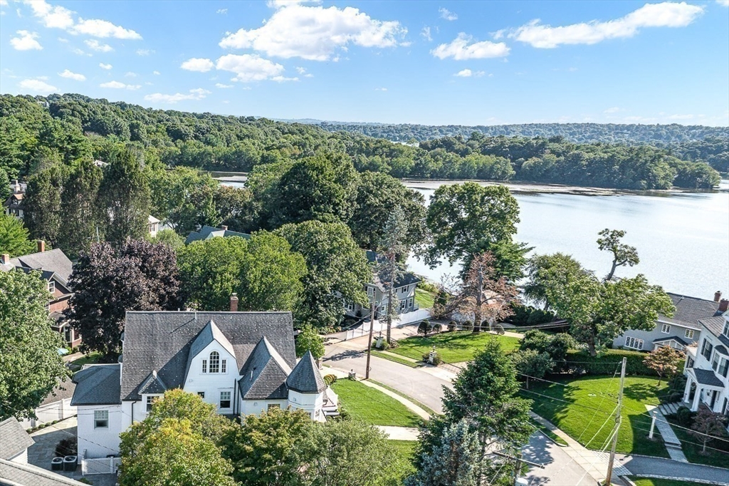 6 Lakeview Road