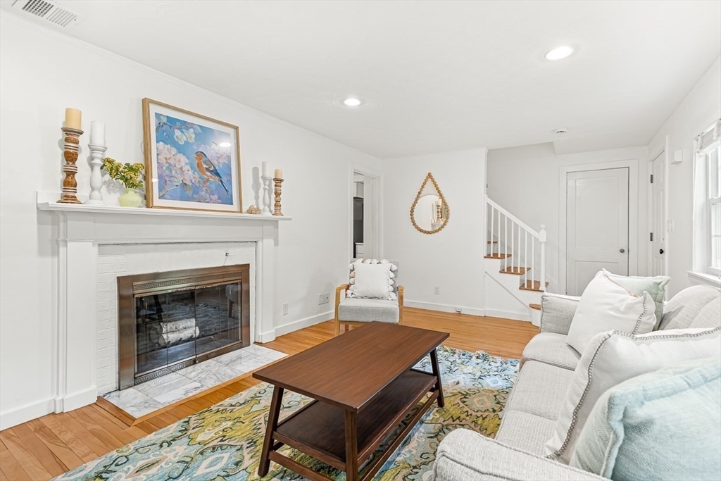 8 Garfield Avenue