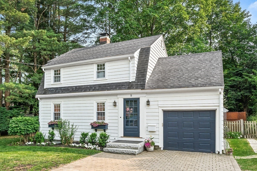 8 Garfield Avenue