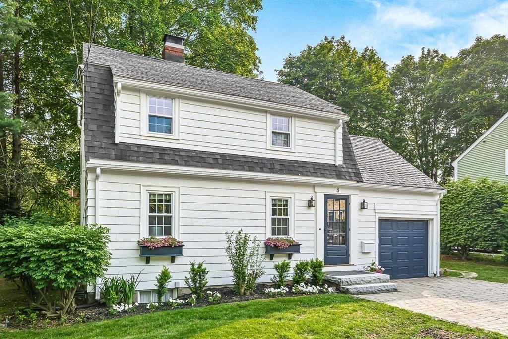 8 Garfield Avenue