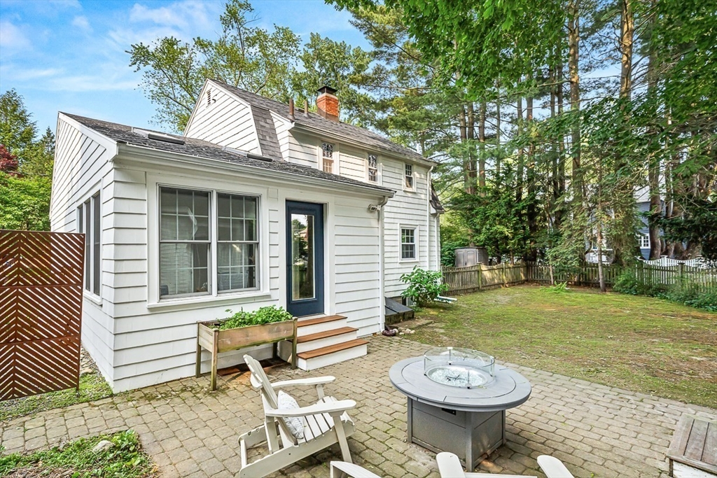 8 Garfield Avenue