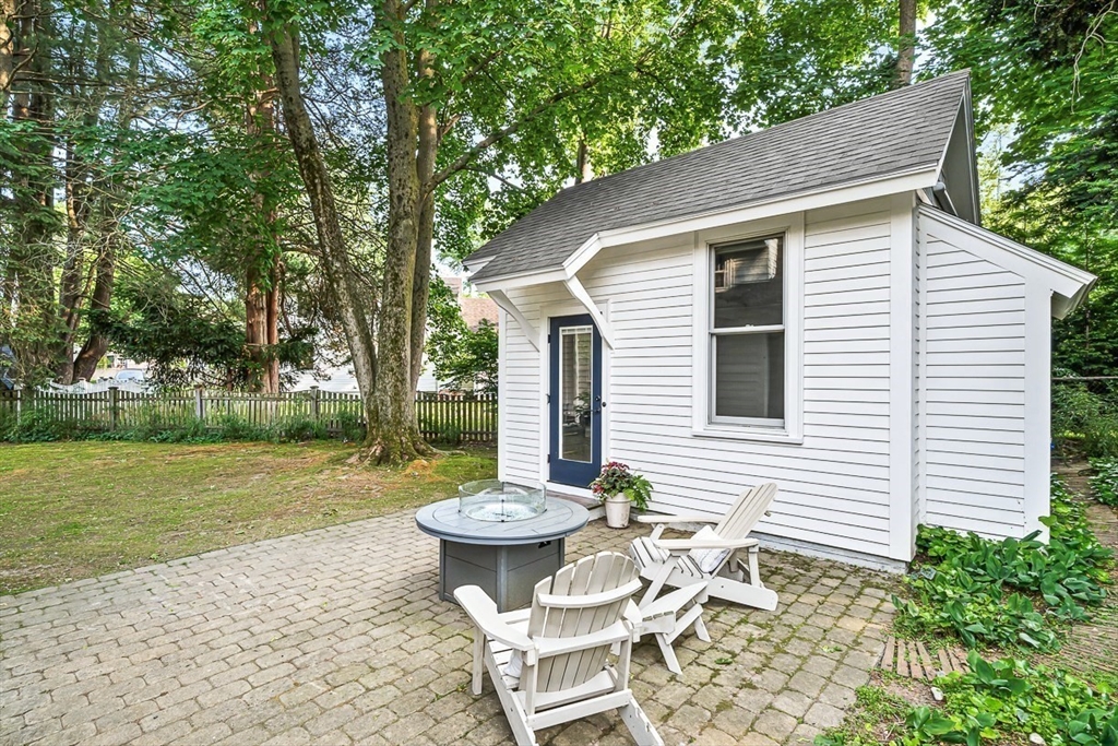 8 Garfield Avenue