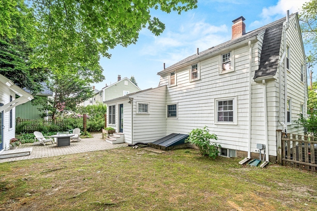 8 Garfield Avenue