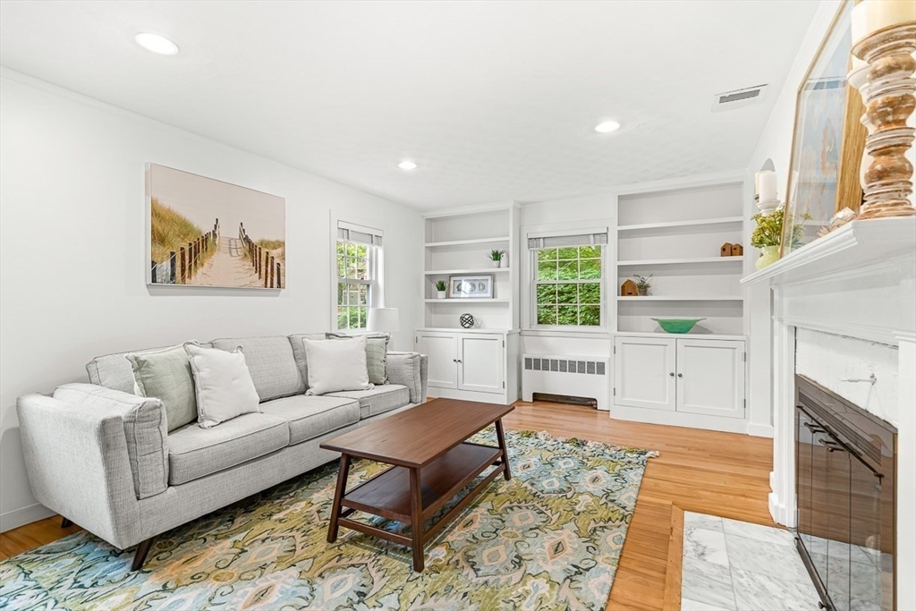 8 Garfield Avenue