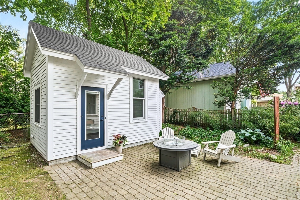 8 Garfield Avenue