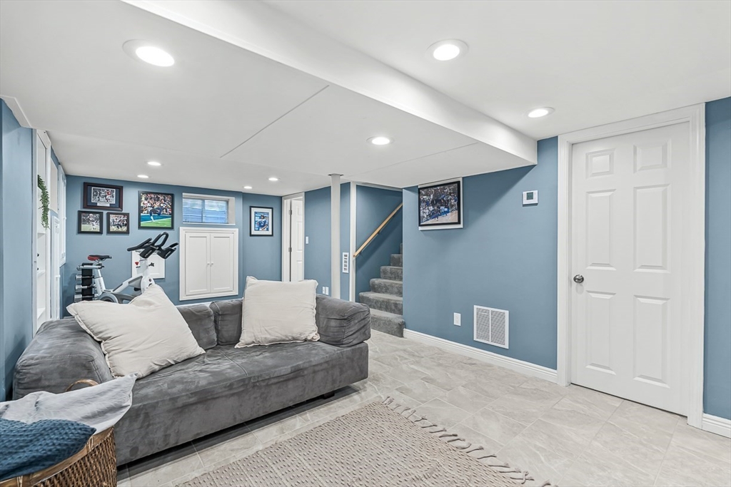 12 Rose Ave # 12