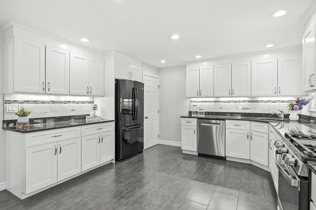 12 Rose Ave # 12