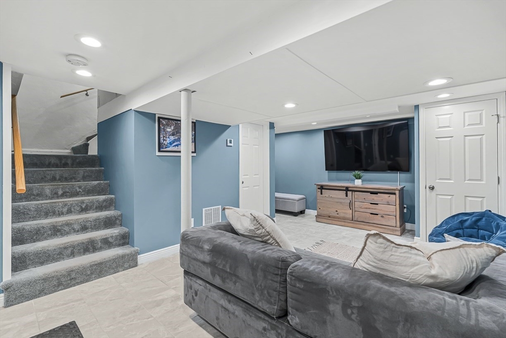12 Rose Ave # 12