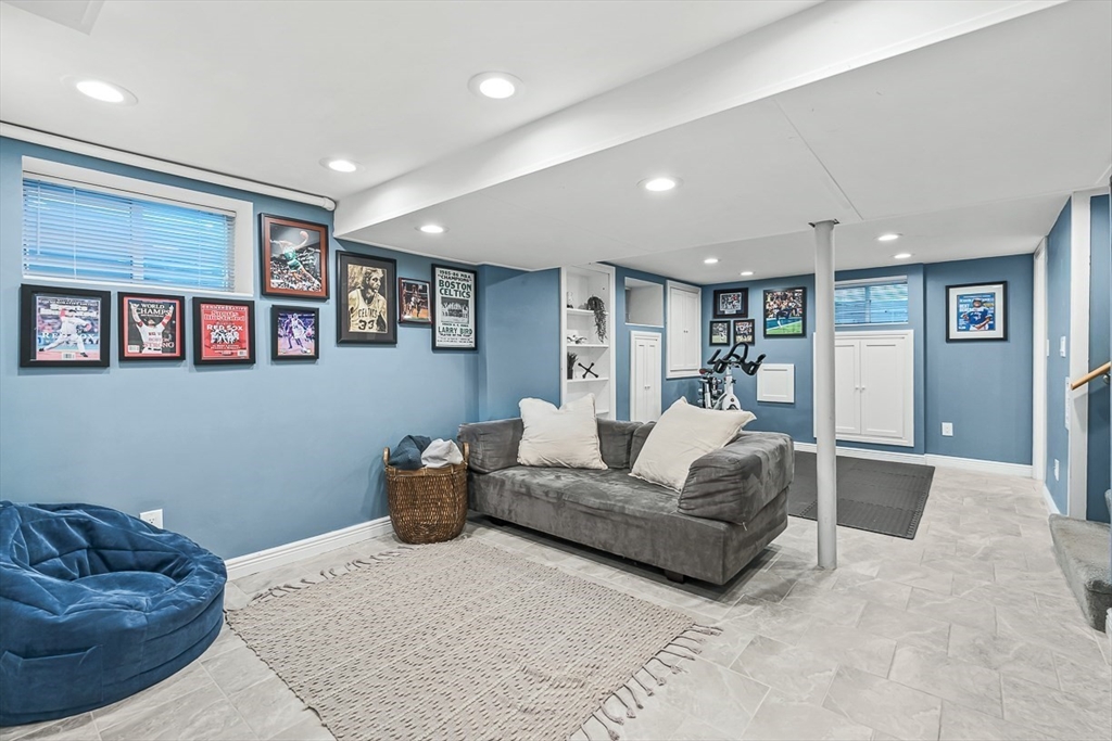 12 Rose Ave # 12
