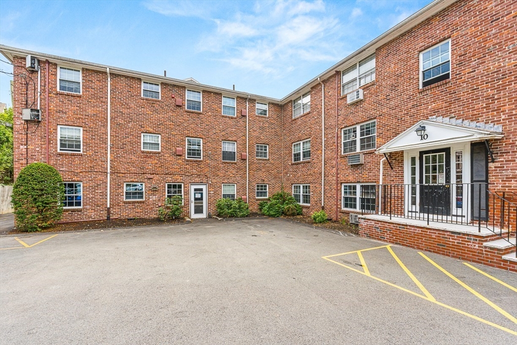 10 Colonial Village Dr # 6