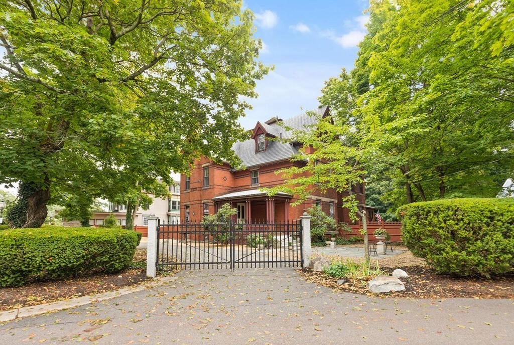 2 Rangeley Road # 2, Winchester Unit: 2