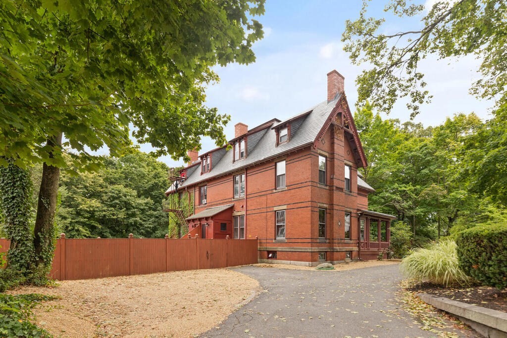 2 Rangeley Road # 2, Winchester Unit: 2