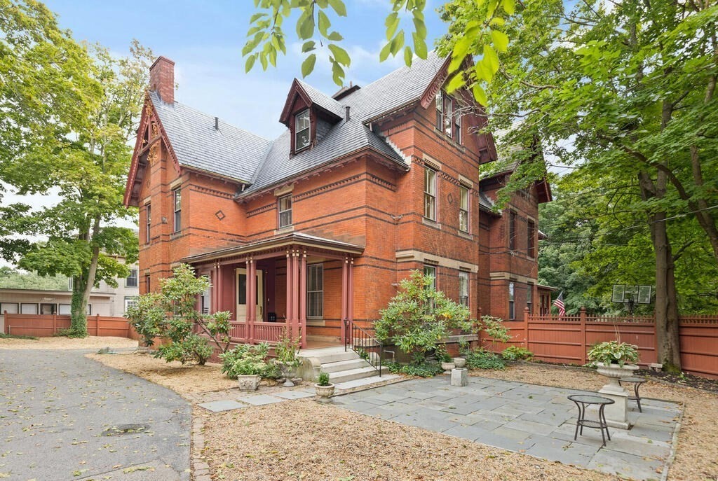 2 Rangeley Road # 2, Winchester Unit: 2