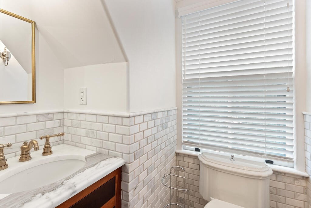 2 Rangeley Road # 2, Winchester Unit: 2