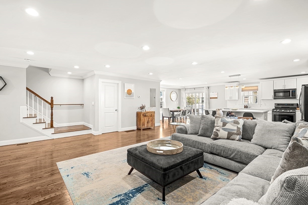 360 Lynn St