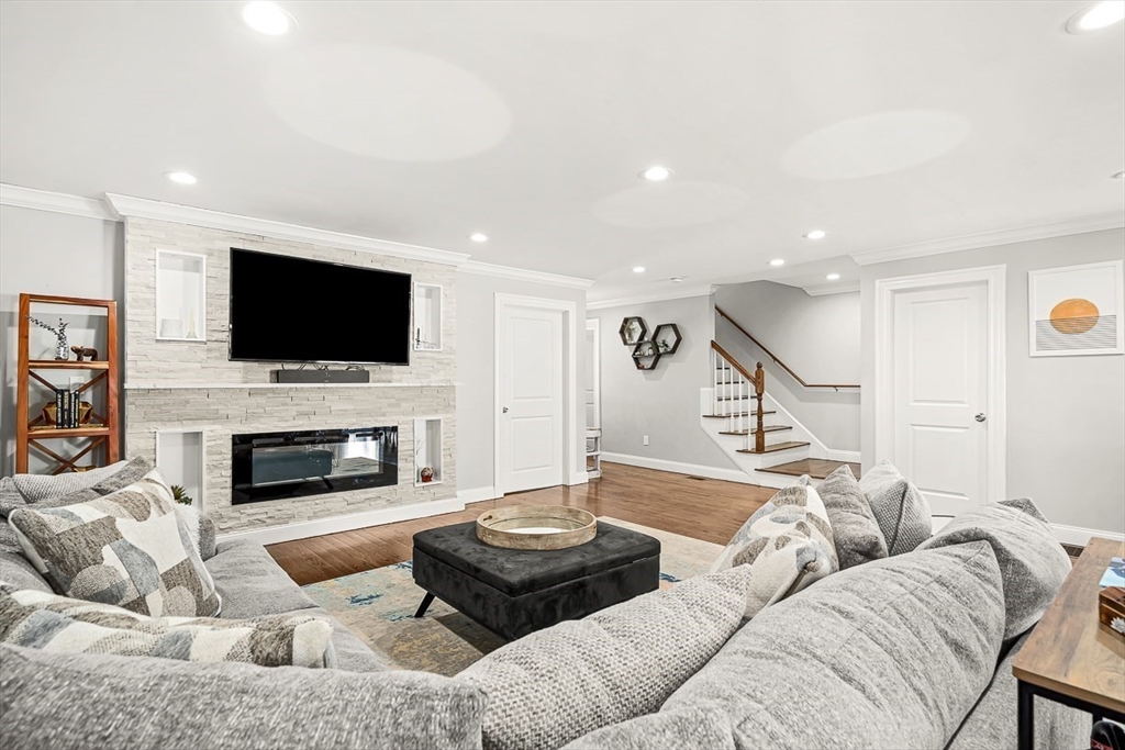 360 Lynn St