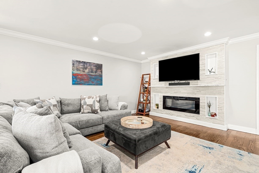 360 Lynn St