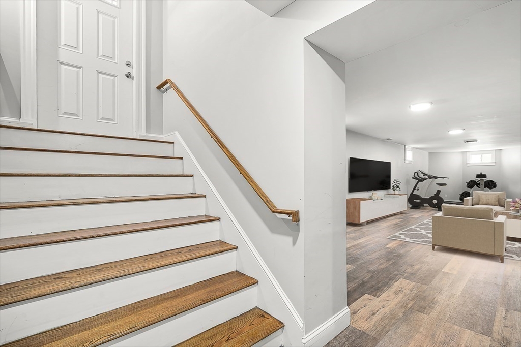 360 Lynn St