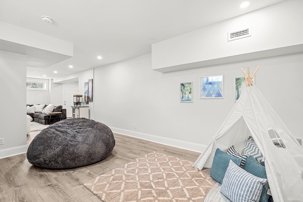 15 Yale St