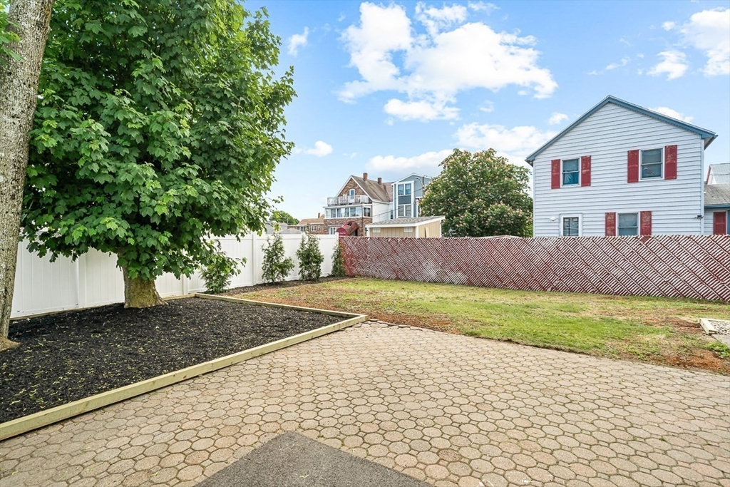 100 Emerald St