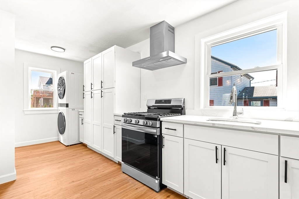 100 Emerald St