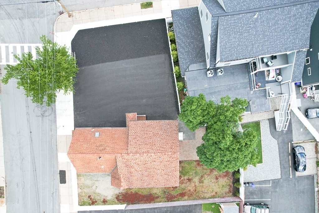 100 Emerald St