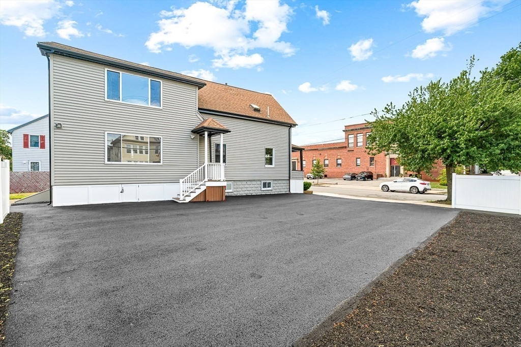 100 Emerald St