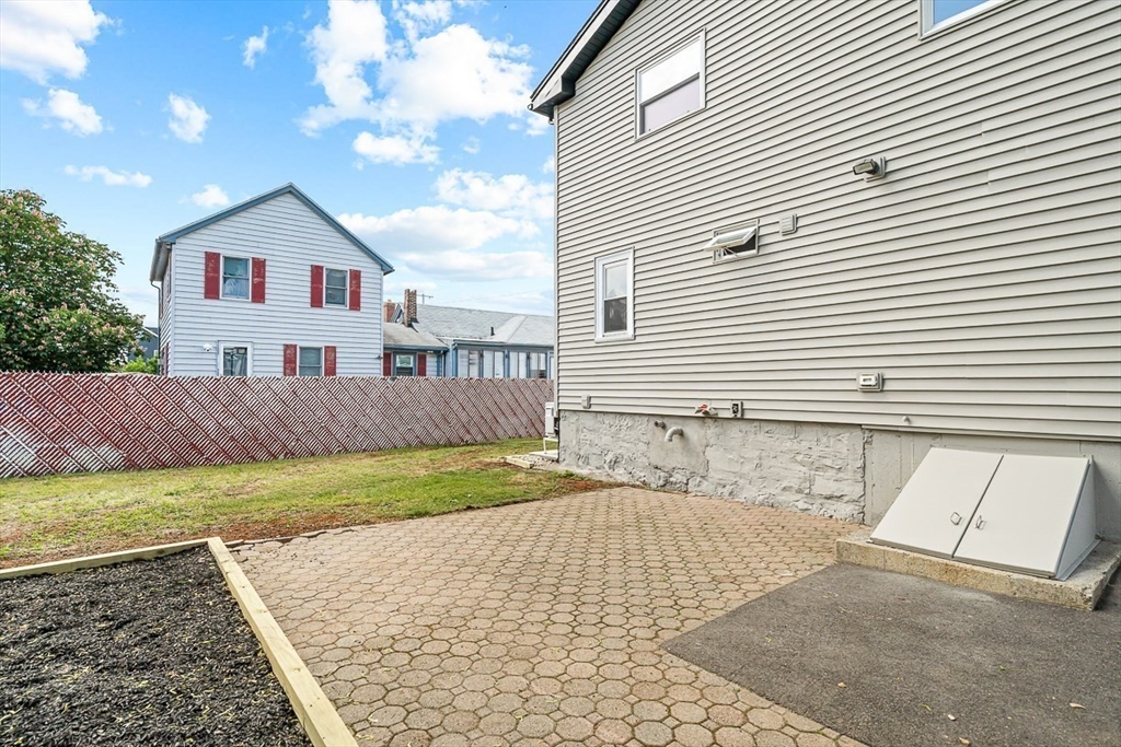 100 Emerald St