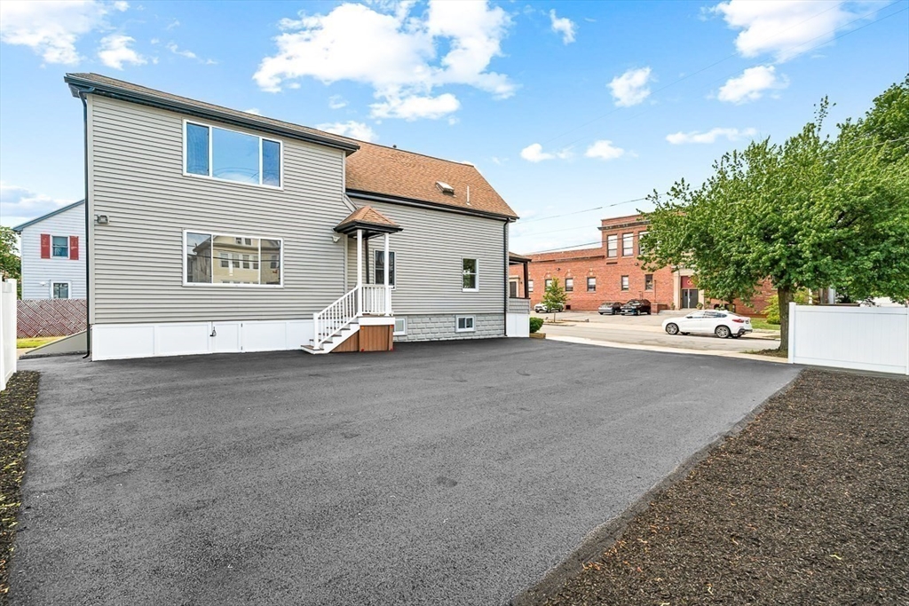 100 Emerald St