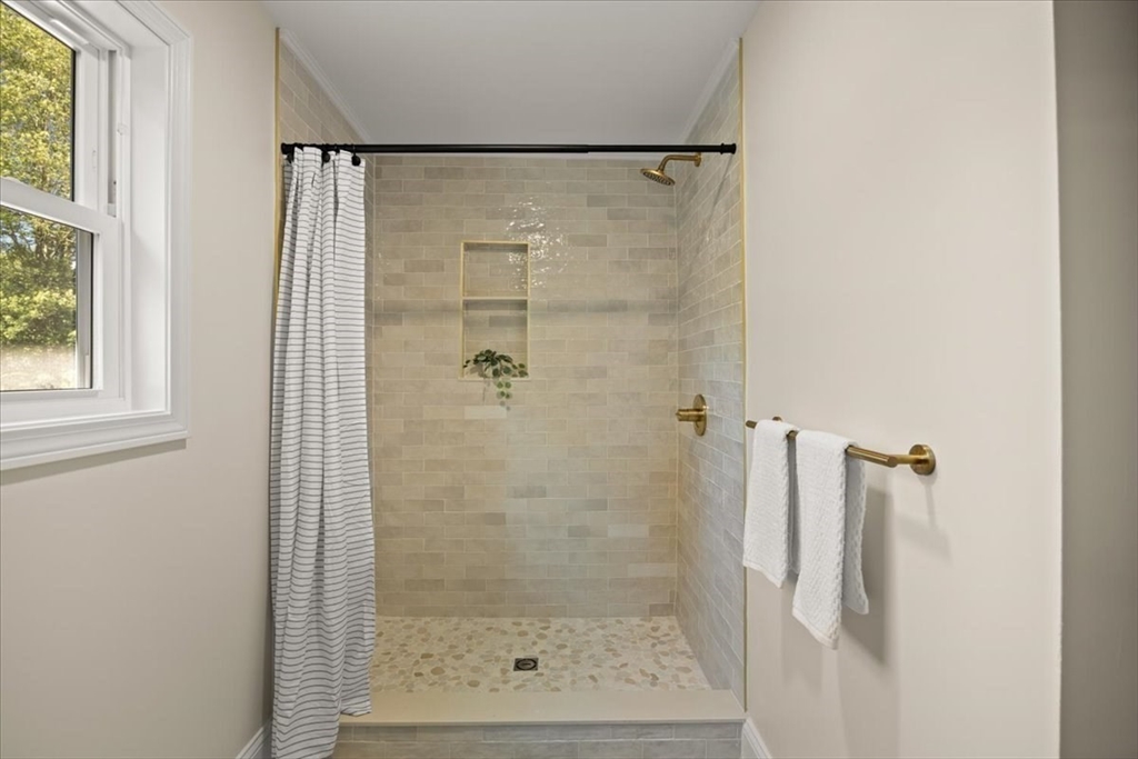 53 Brewster Rd