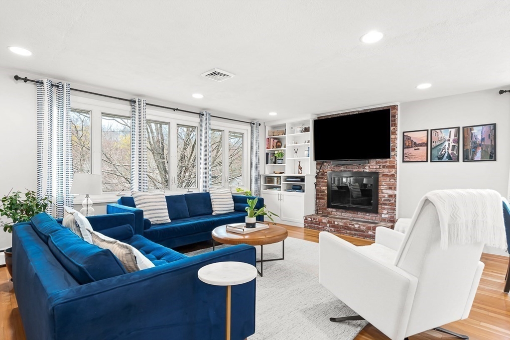 11 Carriage Lane