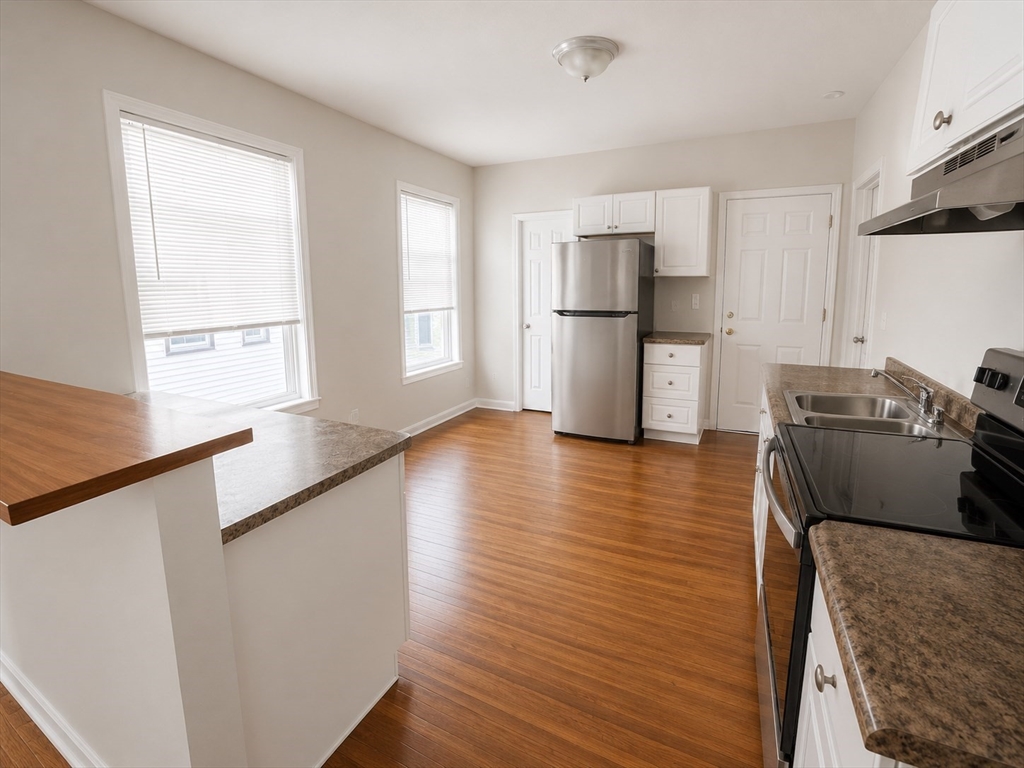 296 Columbia St # 3