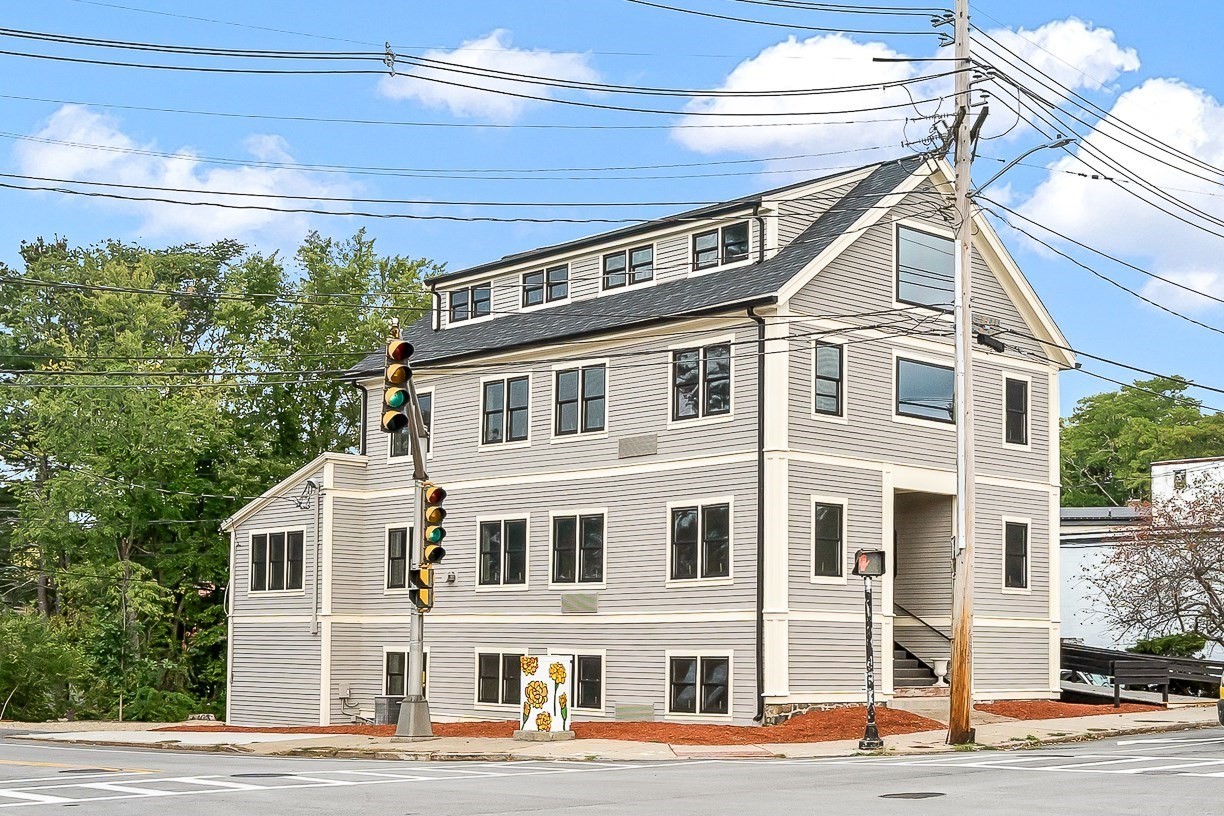 724 Main St