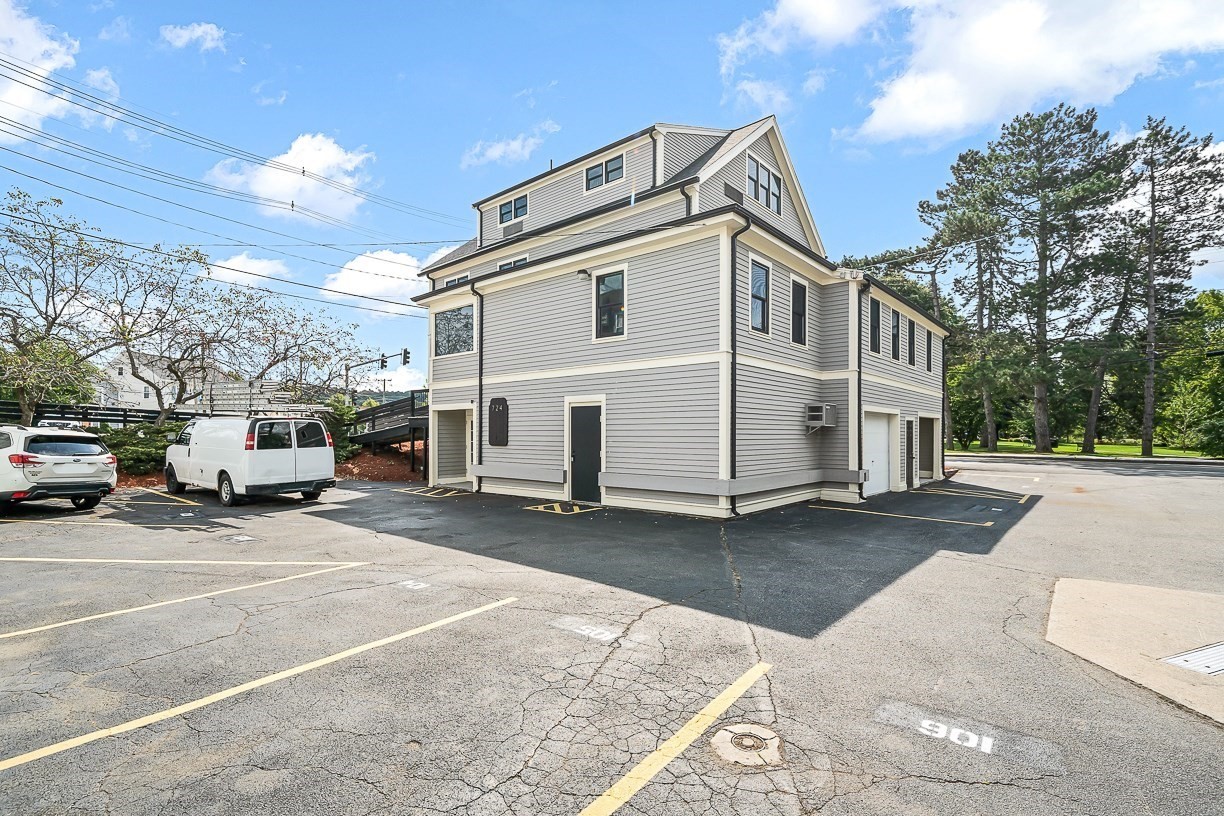 724 Main St