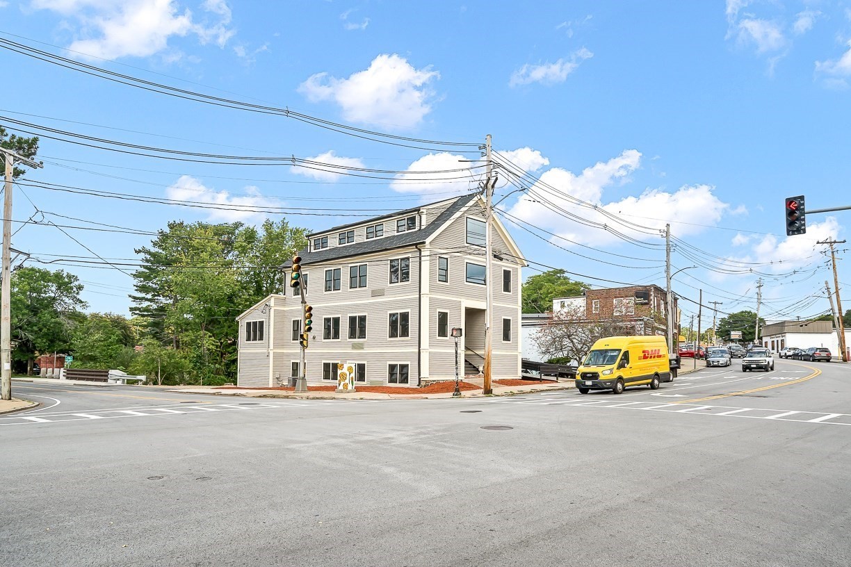 724 Main St