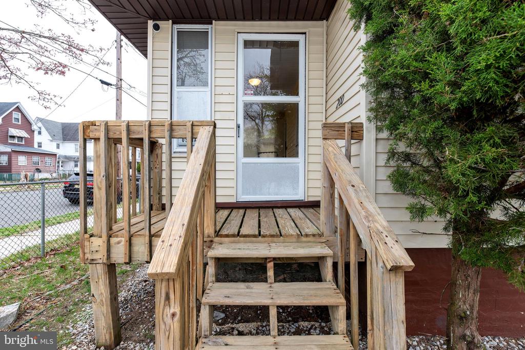 200 5TH STREET S