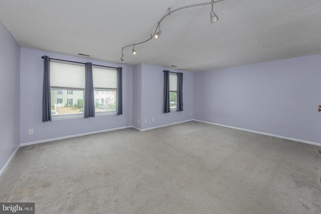 2307 GREENWOOD DRIVE