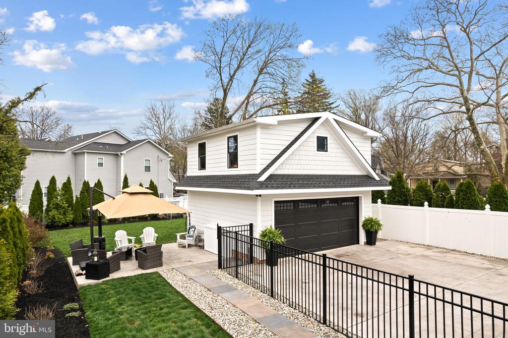 305 GROVE STREET